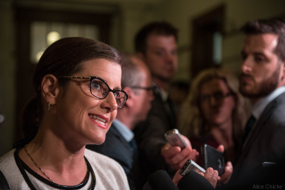 o STEPHANIE VALLEE 570